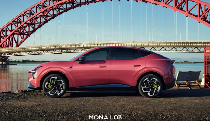 小鹏MONA L03内饰官图 将于7月正式发布