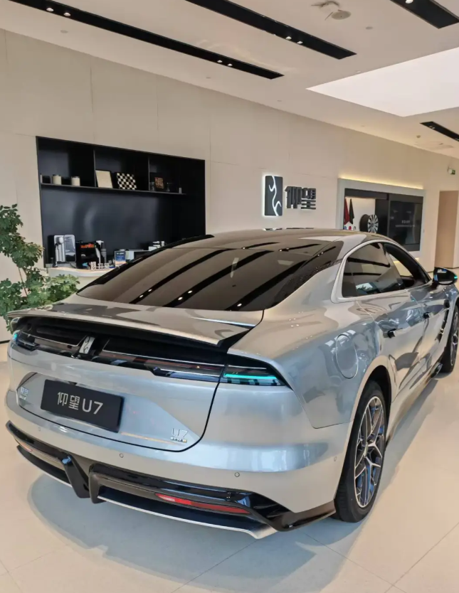 新款仰望U7